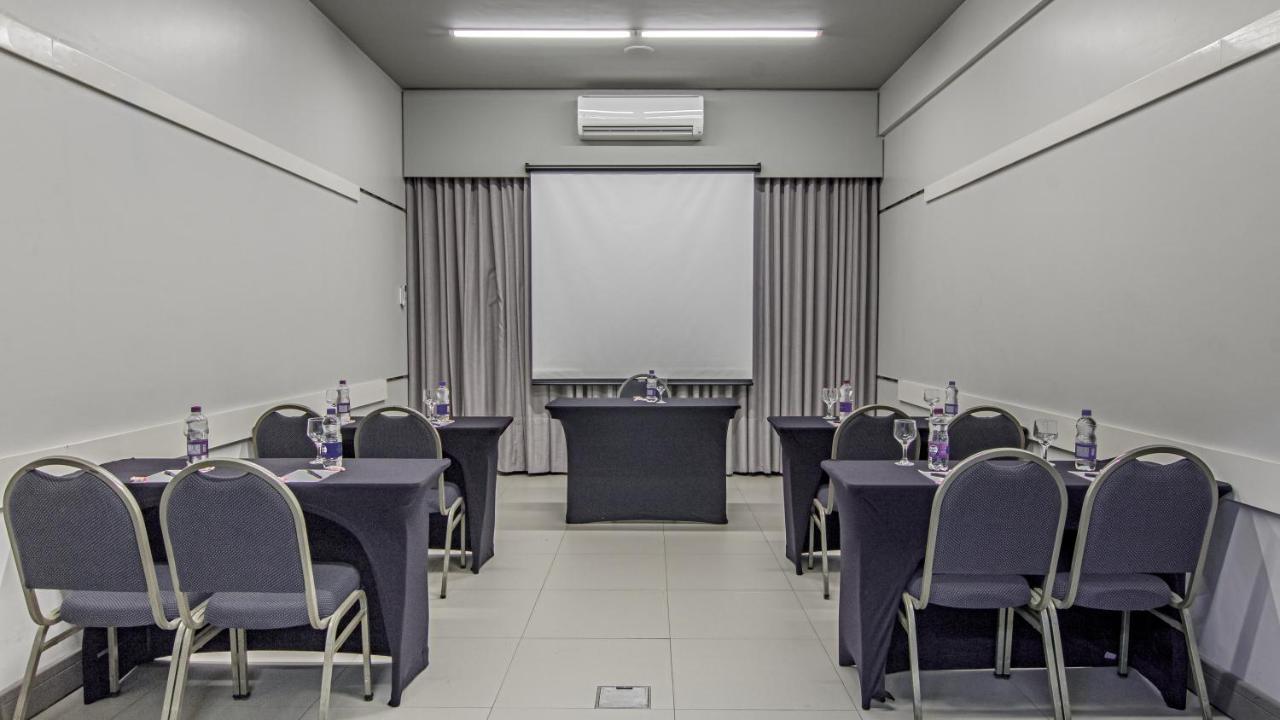 Hotel Deville Express Cascavel กัสกาเวล ภายนอก รูปภาพ