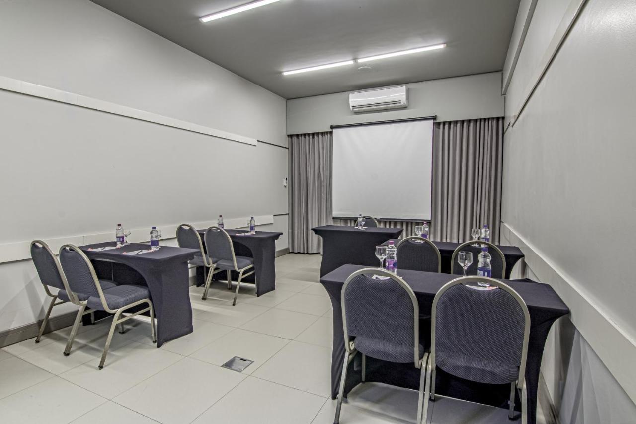 Hotel Deville Express Cascavel กัสกาเวล ภายนอก รูปภาพ
